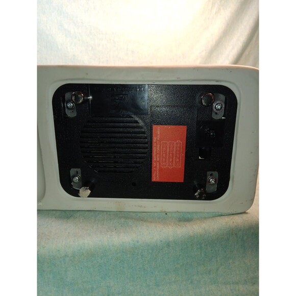 Melody in Motion Wall Street Willie Sleeping On Park Bench Clock Works music box - Picture 8 of 8